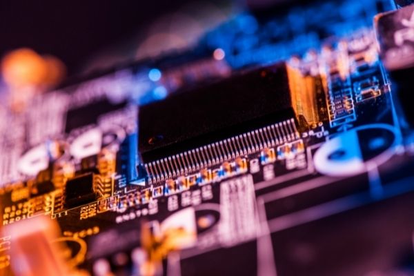 Drake-Plastics-Industry-Applications-Electrical-Electronics-Equipment-600x400