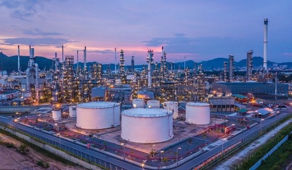 Drake-Plastics-Industry-Applications-Oil-Gas-600x350